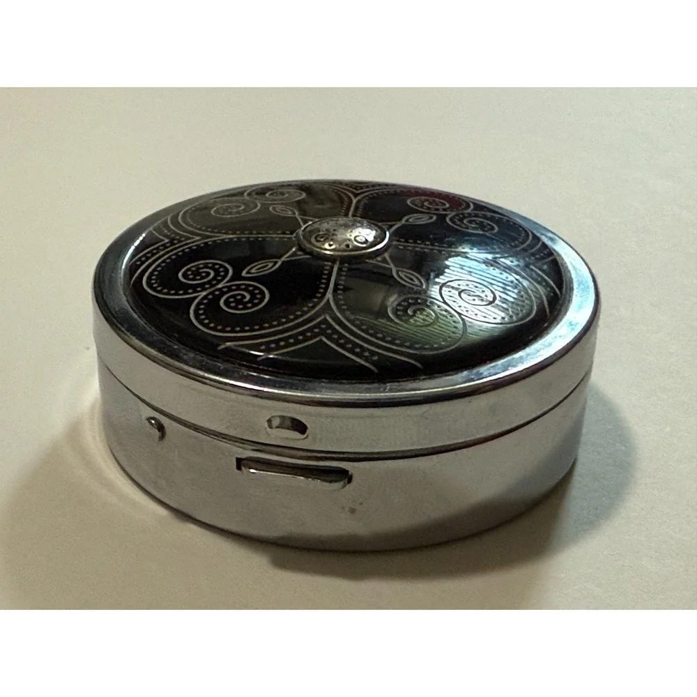 Beautiful Authentic‎ Brighton Black spiral heart push button round jewelry case